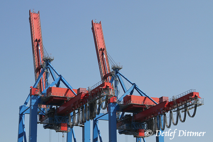 Containerkrne im Hafen von Hamburg