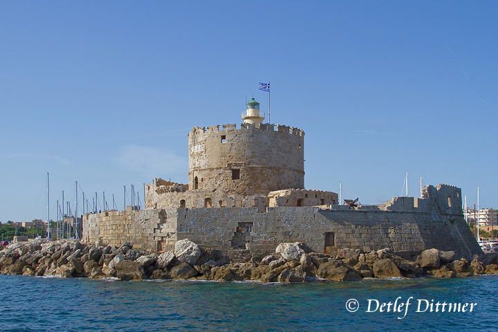 Leuchtturm in der Hafenfestung am Mandraki-Hafen, Rhodos