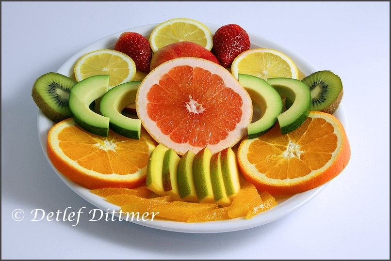 Obstteller mit reichlich Vitaminen