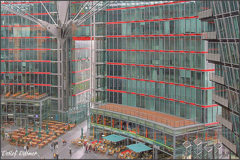 im Sony-Center am Potsdamer Platz in Berlin