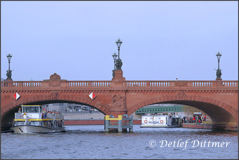 die Moltkebrcke ber die Spree in Berlin