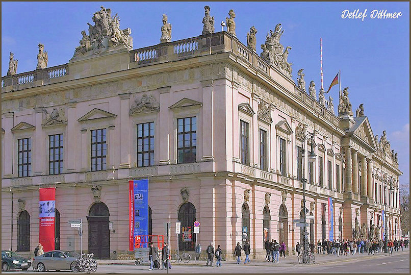 das Zeughaus an der Strae "Unter den Linden" in Berlin