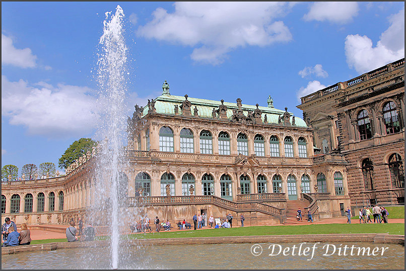 der Dresdner Zwinger - historische Gebude mit Gartenanlagen