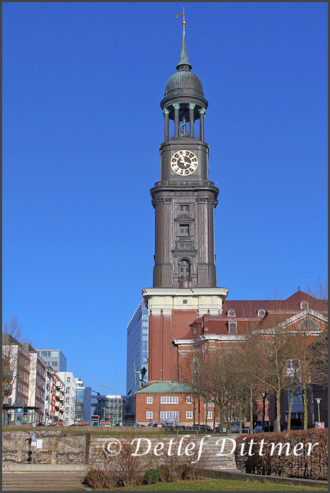 der Michel, das Wahrzeichen von Hamburg 