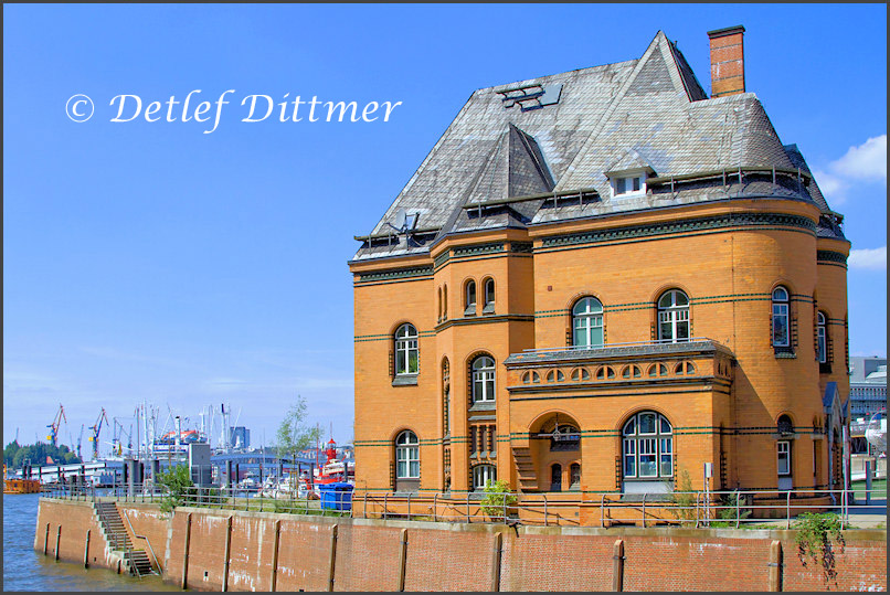 Backsteinbau an der Spitze der Kehrwieder-Insel, Hamburg