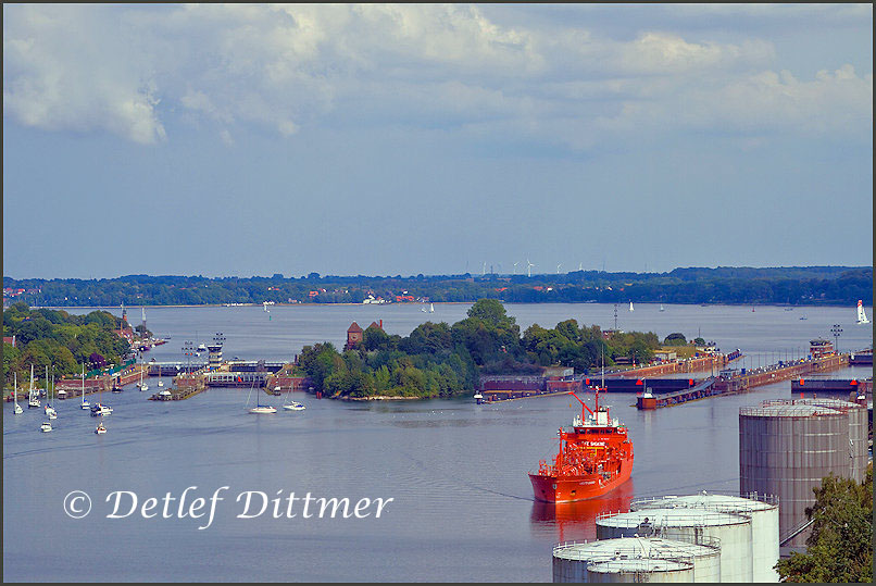 die Schleusenanlage in Kiel-Holtenau (Nord-Ostsee-Kanal)