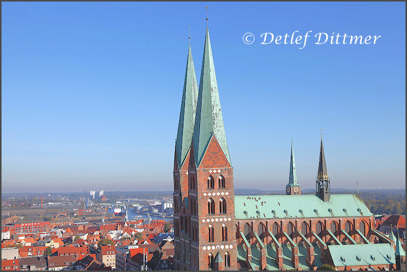 Blick auf die St. Marien-Kirche und Teile von Lbeck