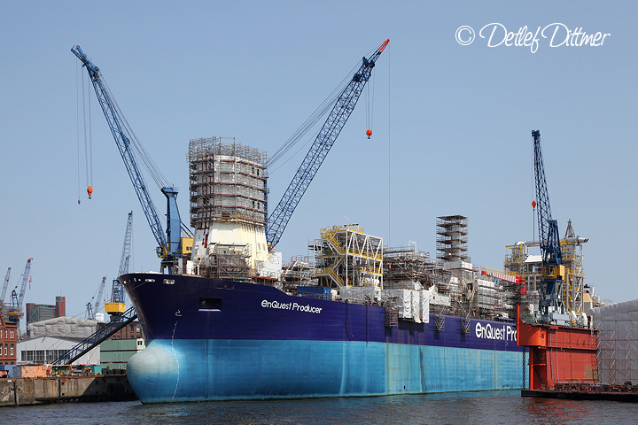 Frachtschiff in einem Dock