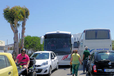 Verkehrsstau vor Oia