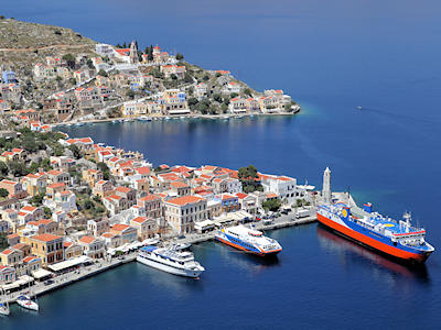 Blick auf den Hafen von Symi