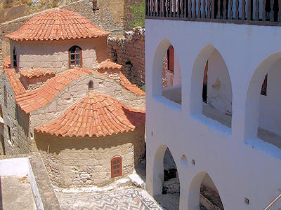 im Kloster Pandeleimonas auf Tilosi